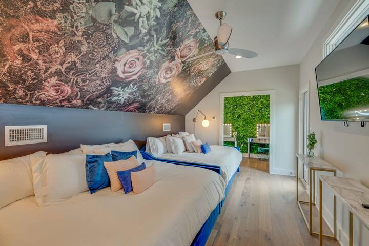 Chic Retreat, Garage, Rooftop patio, Walkable to L