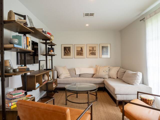 Barton Hills + Private Pool – Pearl! gallery image 3