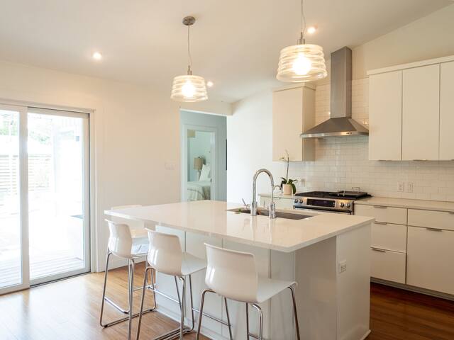 Barton Hills + Private Pool – Pearl! gallery image 5