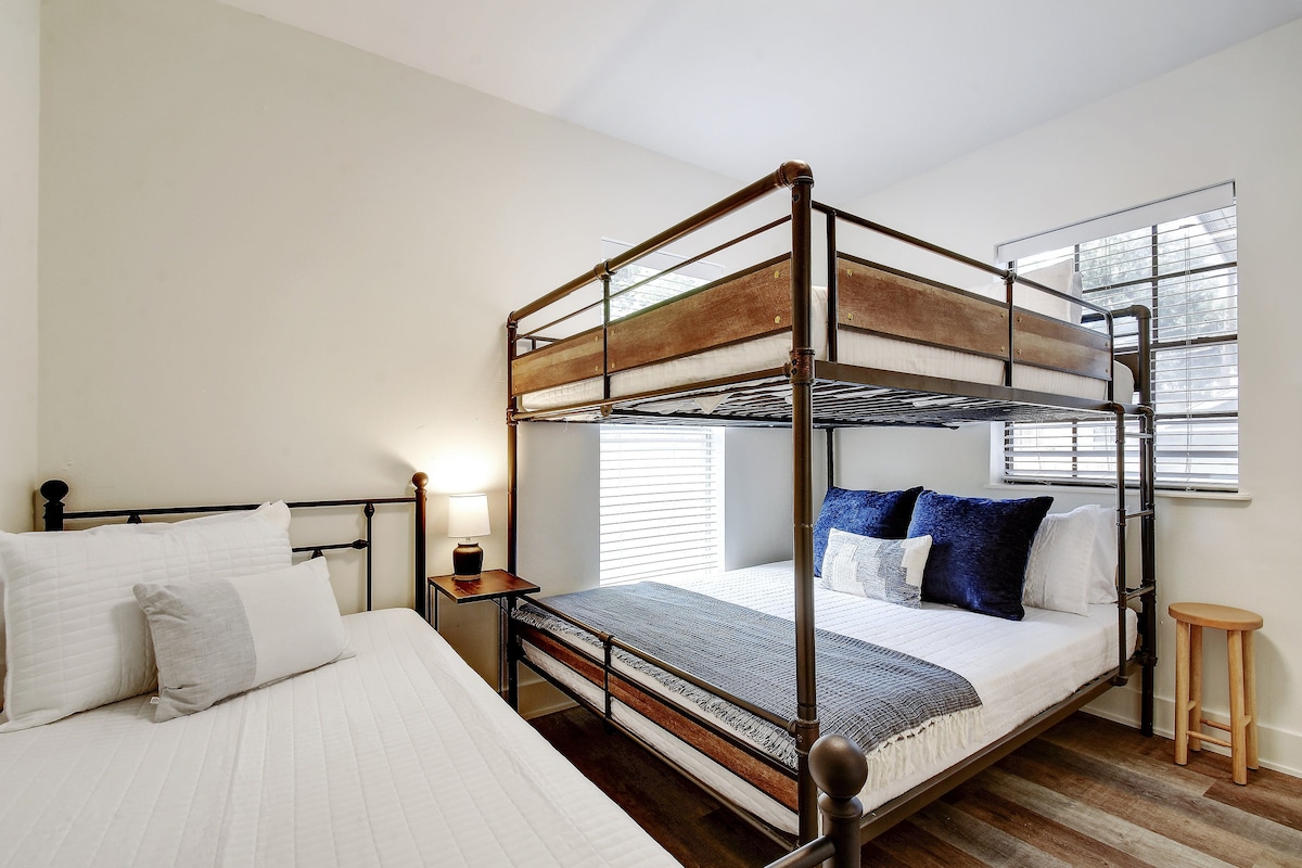 Stay In Style | Renovated & Walkable Bungalow