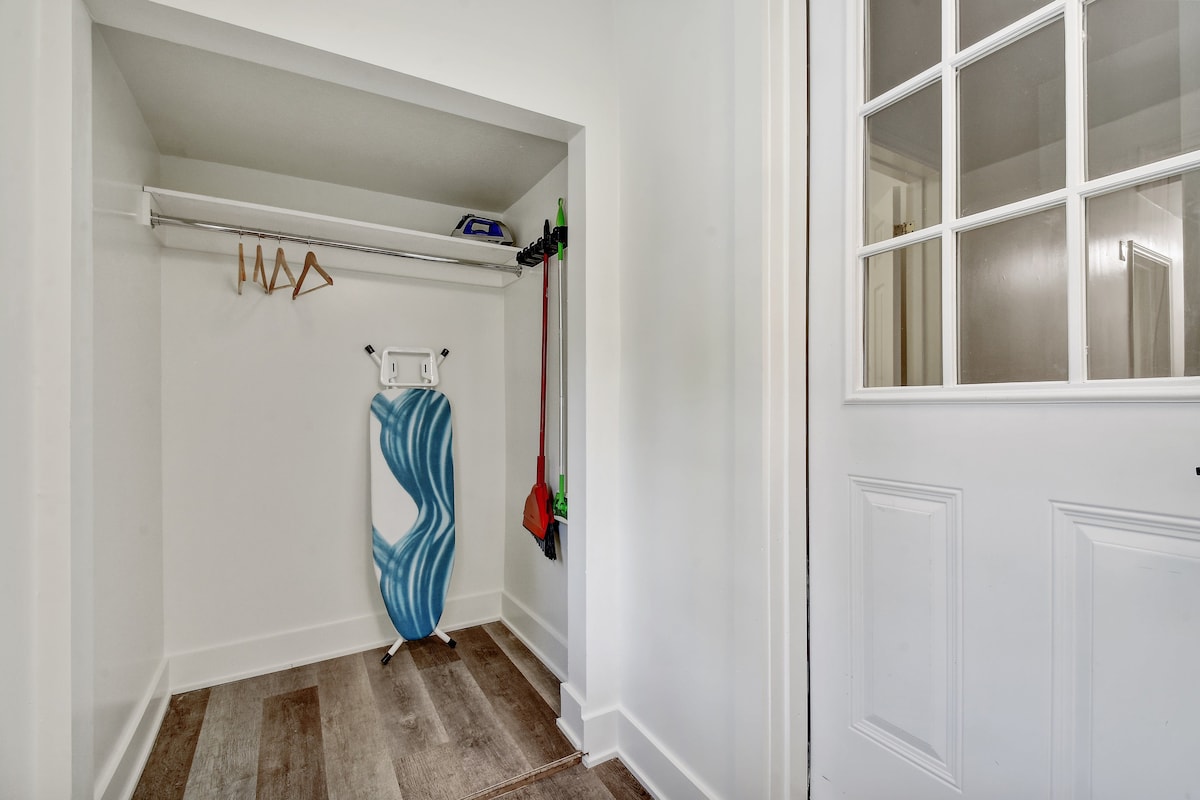 Stay In Style | Renovated & Walkable Bungalow