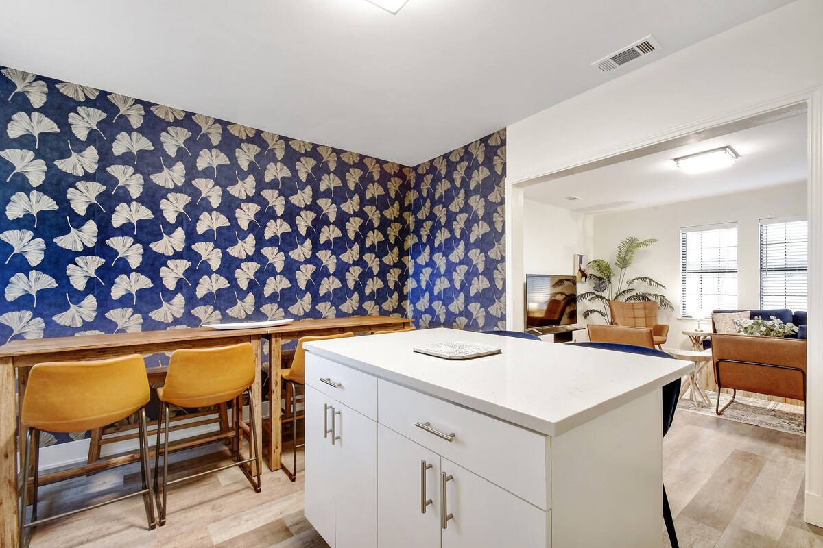 Stay In Style | Renovated & Walkable Bungalow