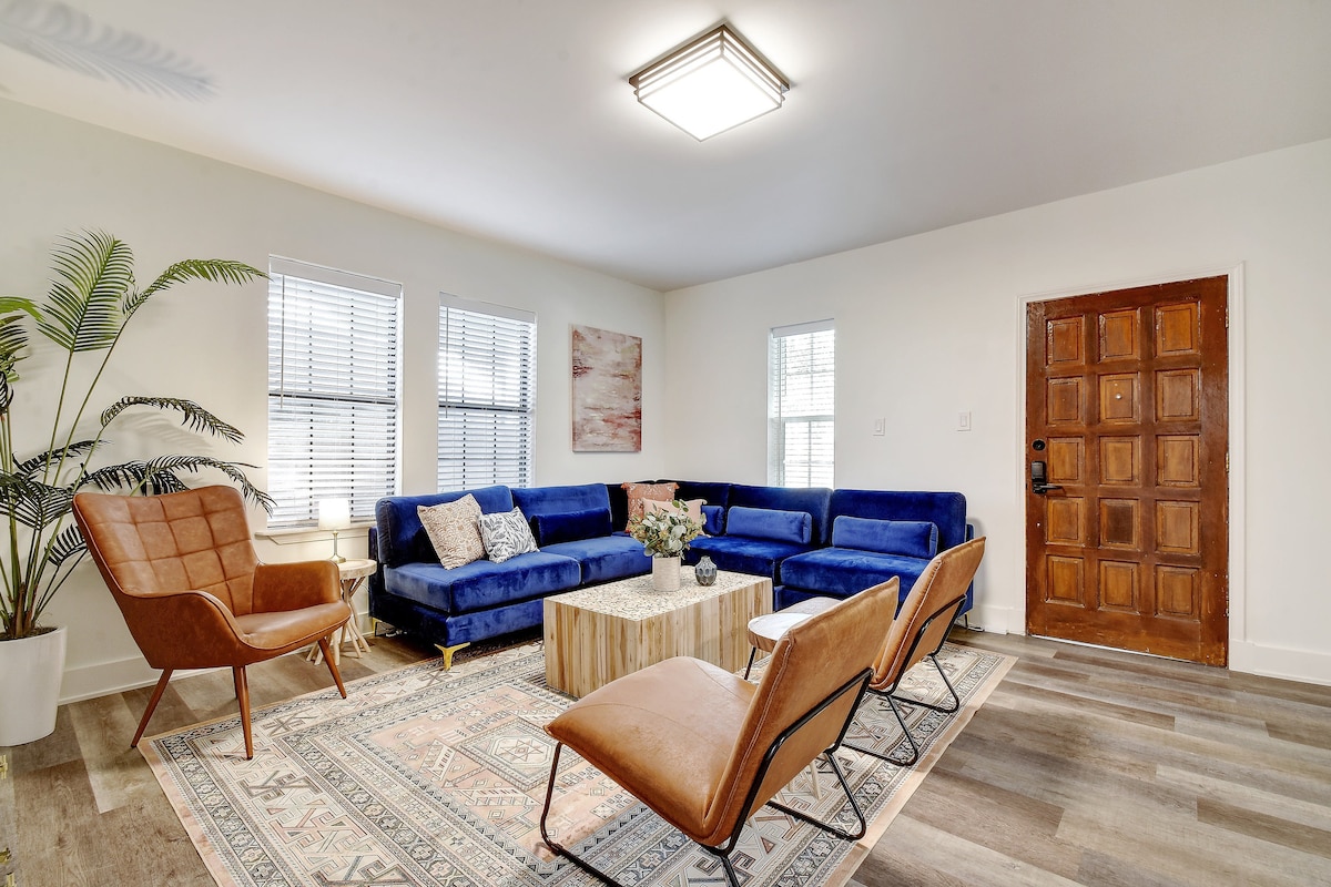 Stay In Style | Renovated & Walkable Bungalow