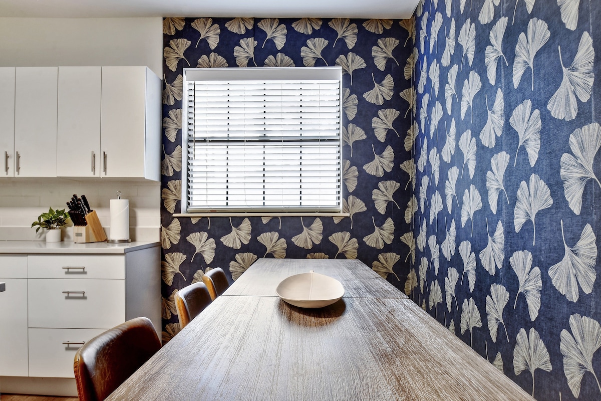 Stay In Style | Renovated & Walkable Bungalow