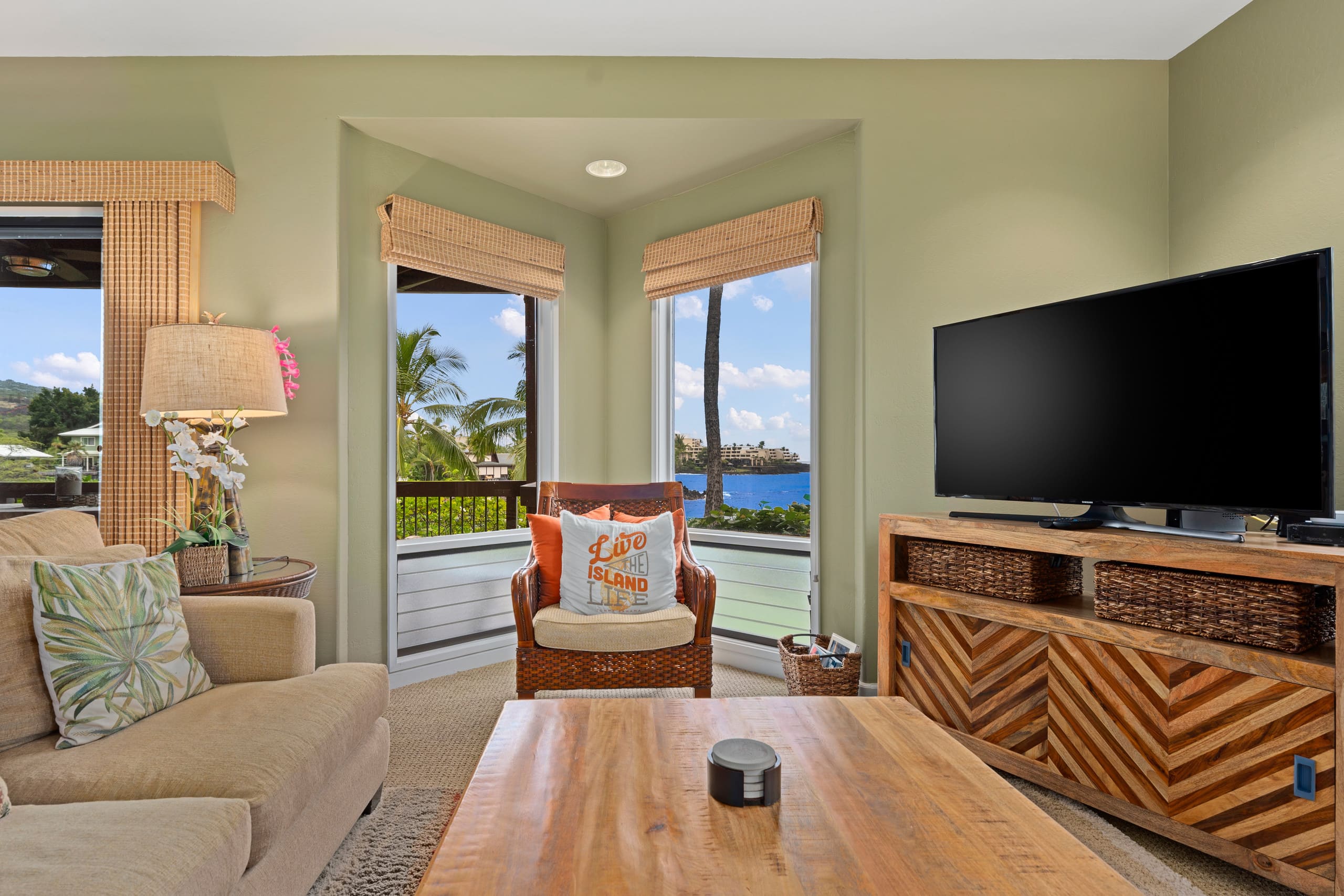 Condo in Kailua-Kona · ★4.83 · 2 bedrooms · 3 beds · 2 baths - Image 17