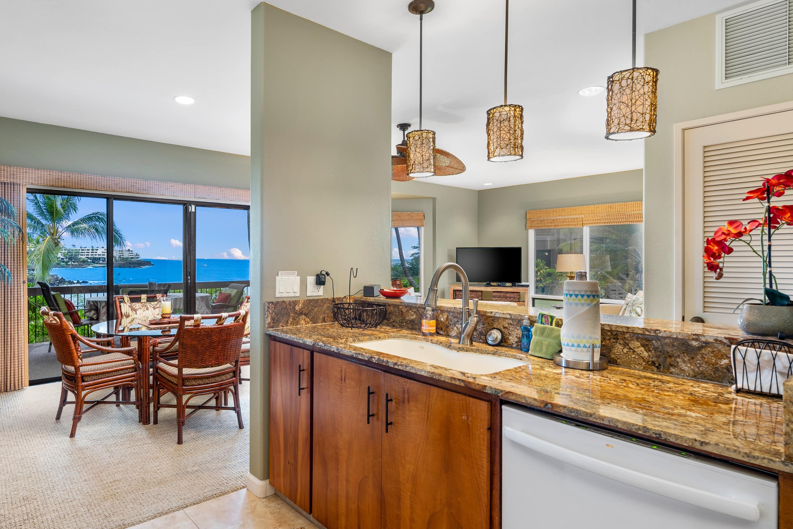 Condo in Kailua-Kona · ★4.83 · 2 bedrooms · 3 beds · 2 baths - Image 7