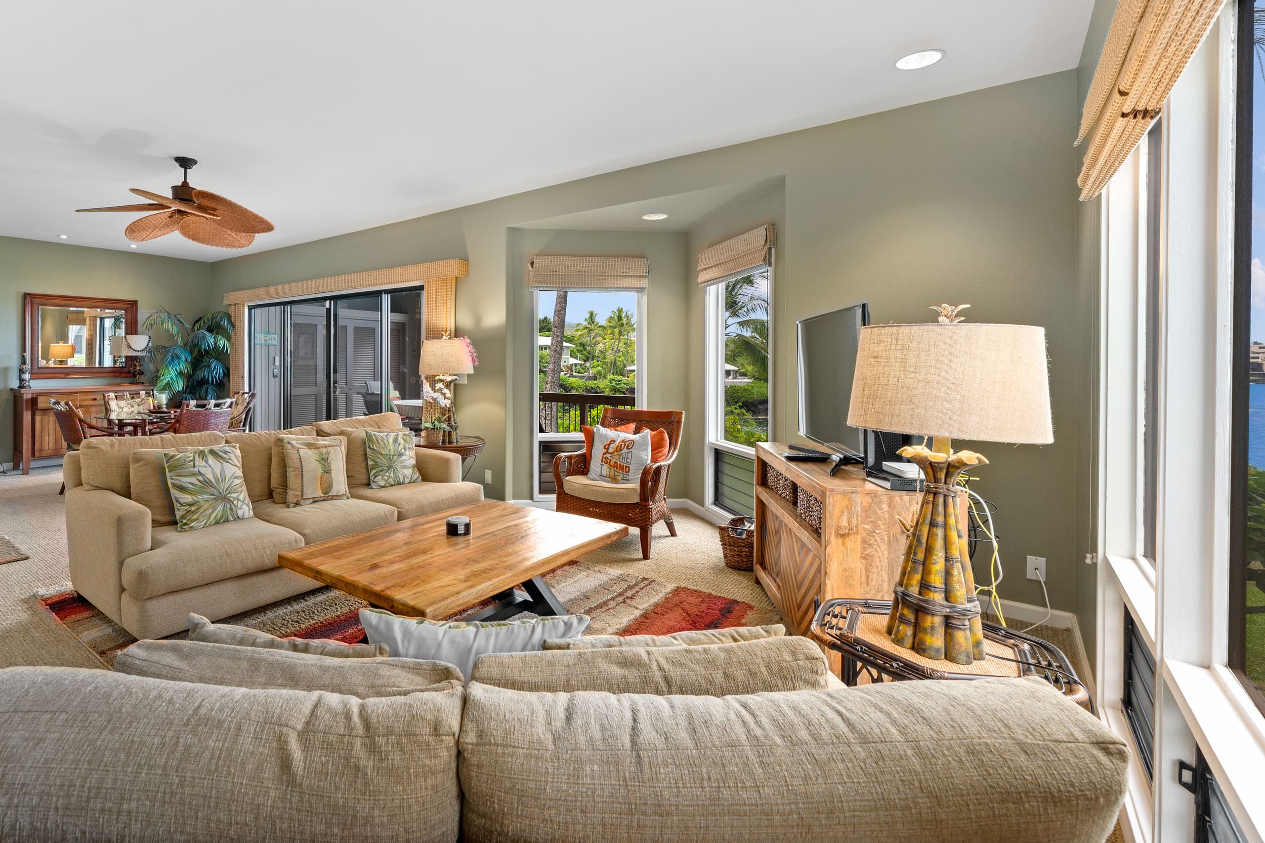 Condo in Kailua-Kona · ★4.83 · 2 bedrooms · 3 beds · 2 baths - Image 4
