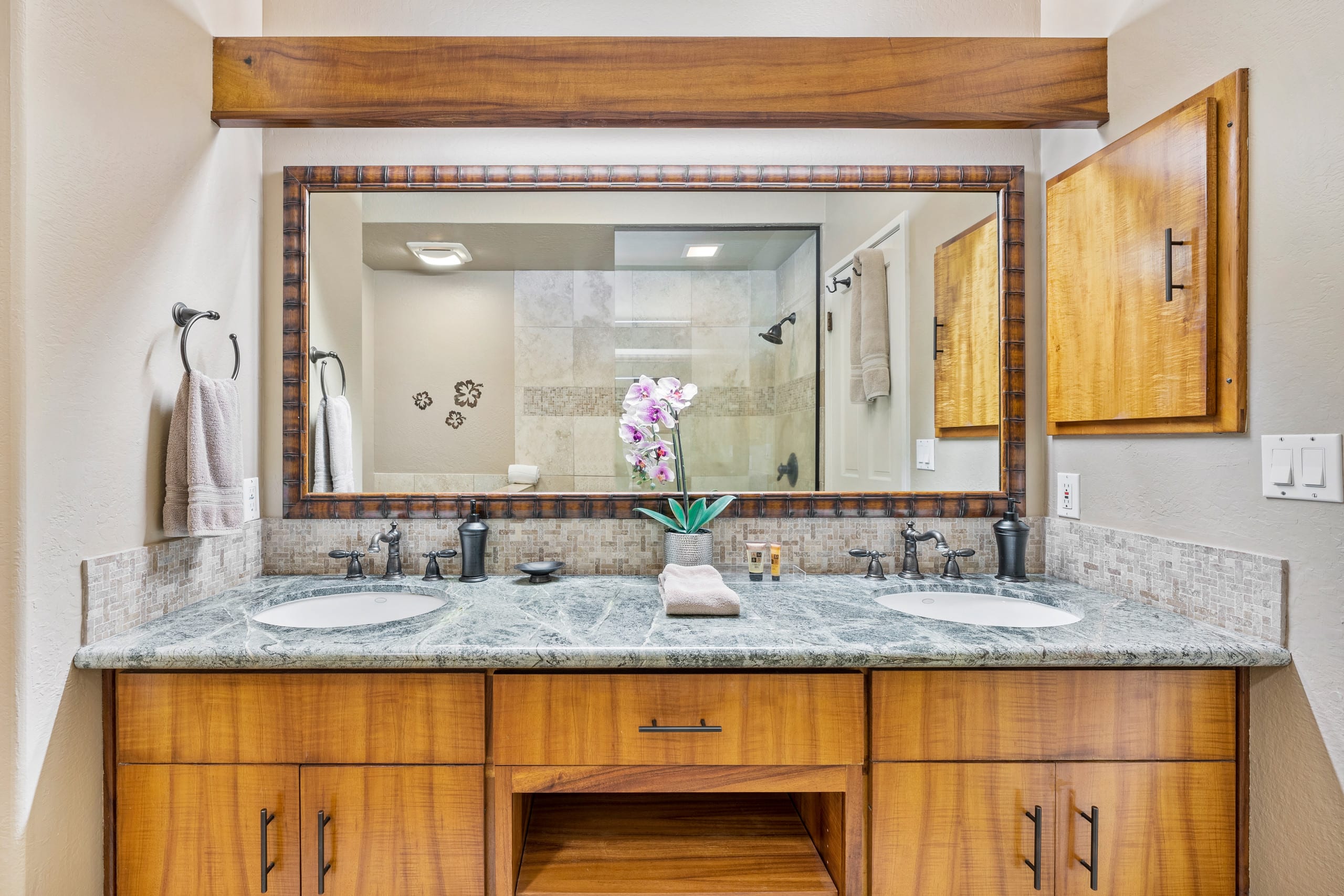 Condo in Kailua-Kona · ★4.83 · 2 bedrooms · 3 beds · 2 baths - Image 23