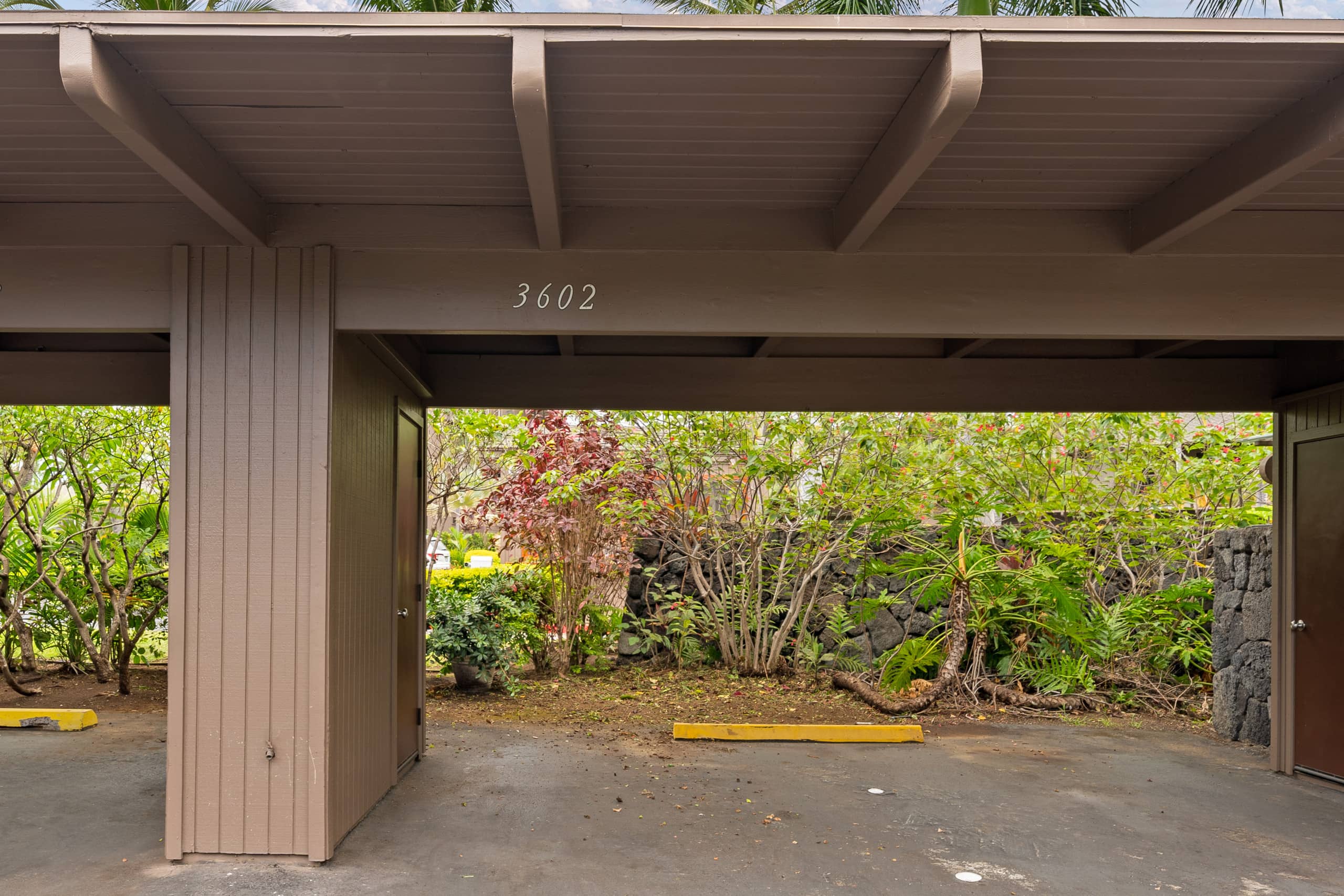 Condo in Kailua-Kona · ★4.83 · 2 bedrooms · 3 beds · 2 baths - Image 38