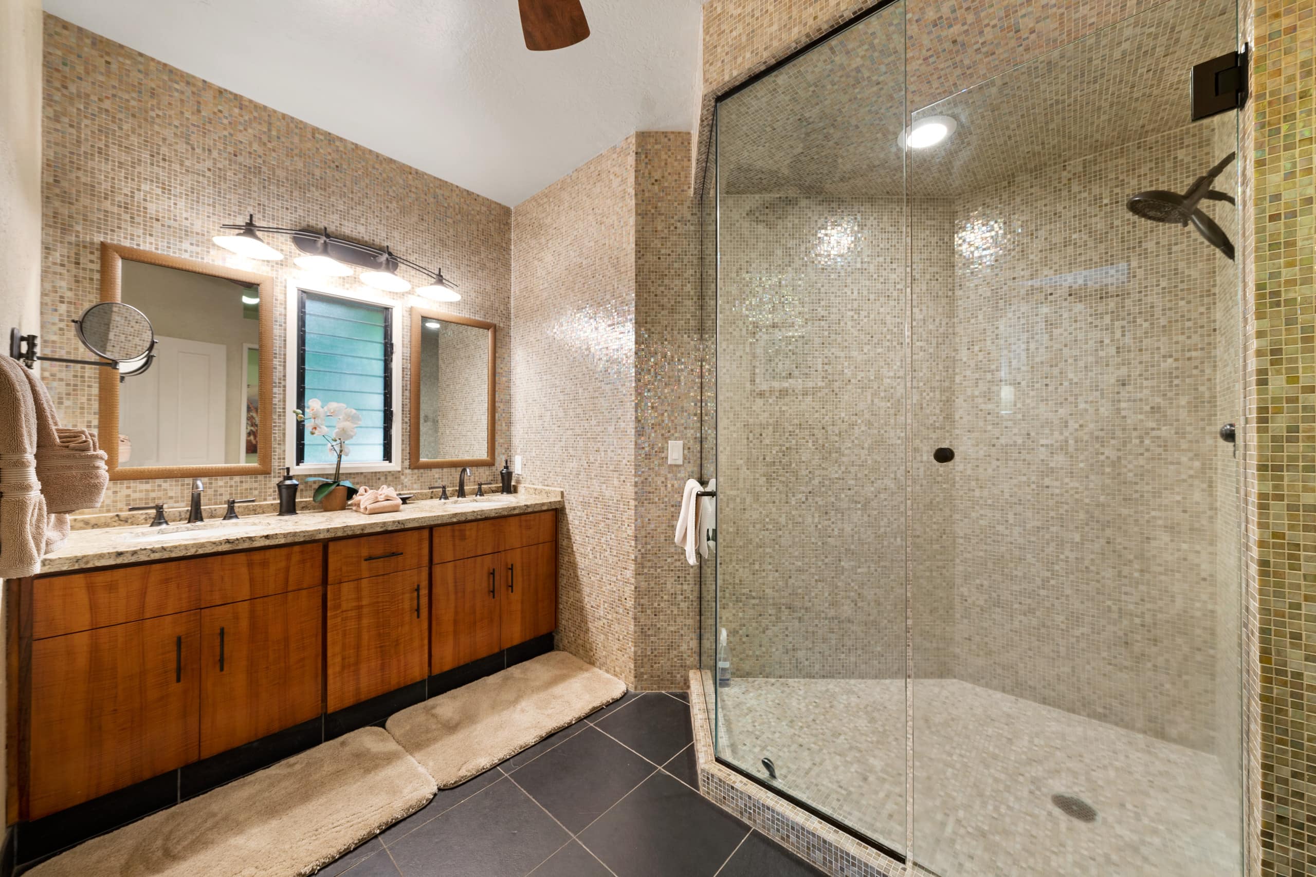 Condo in Kailua-Kona · ★4.83 · 2 bedrooms · 3 beds · 2 baths - Image 35