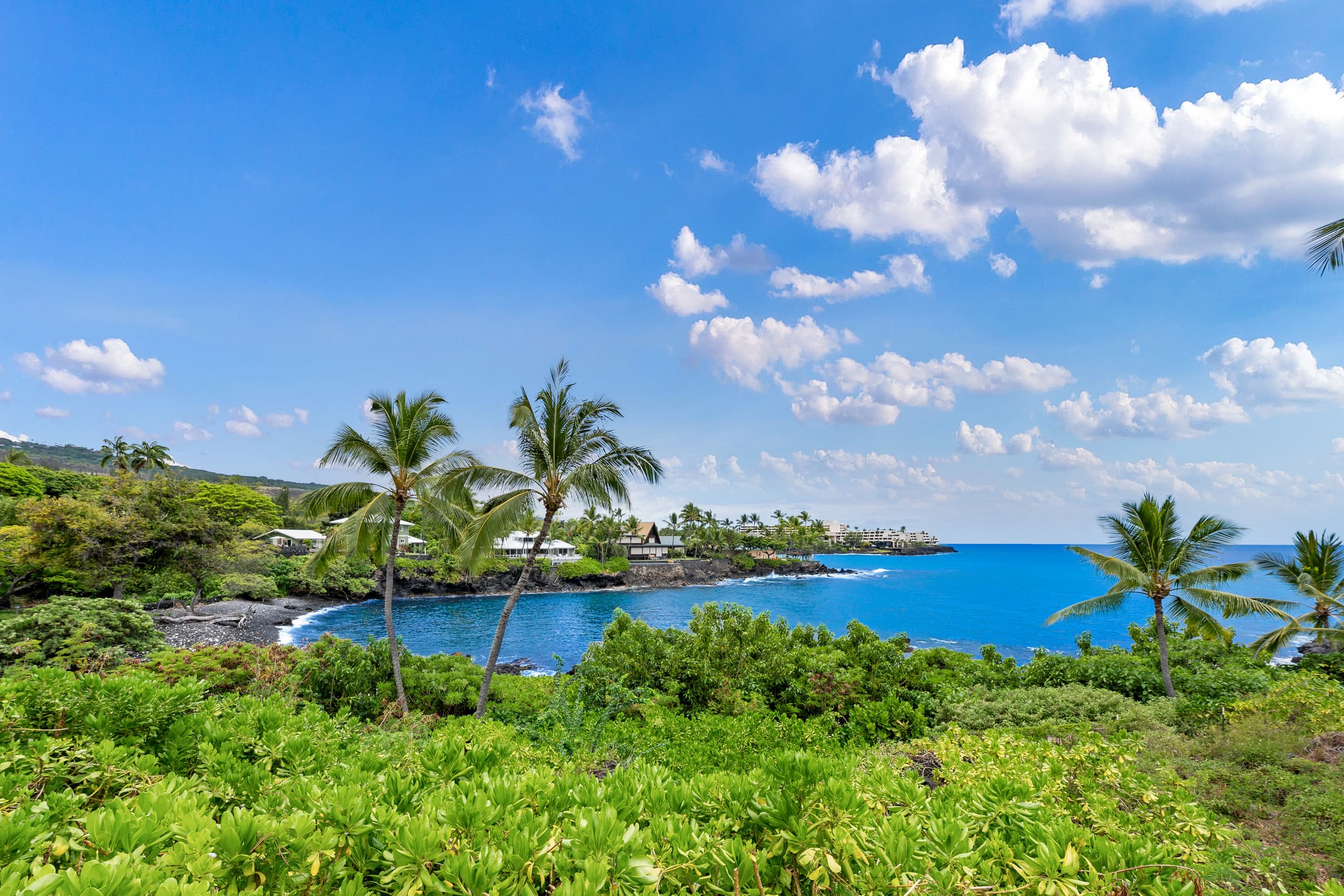 Condo in Kailua-Kona · ★4.83 · 2 bedrooms · 3 beds · 2 baths - Image 3