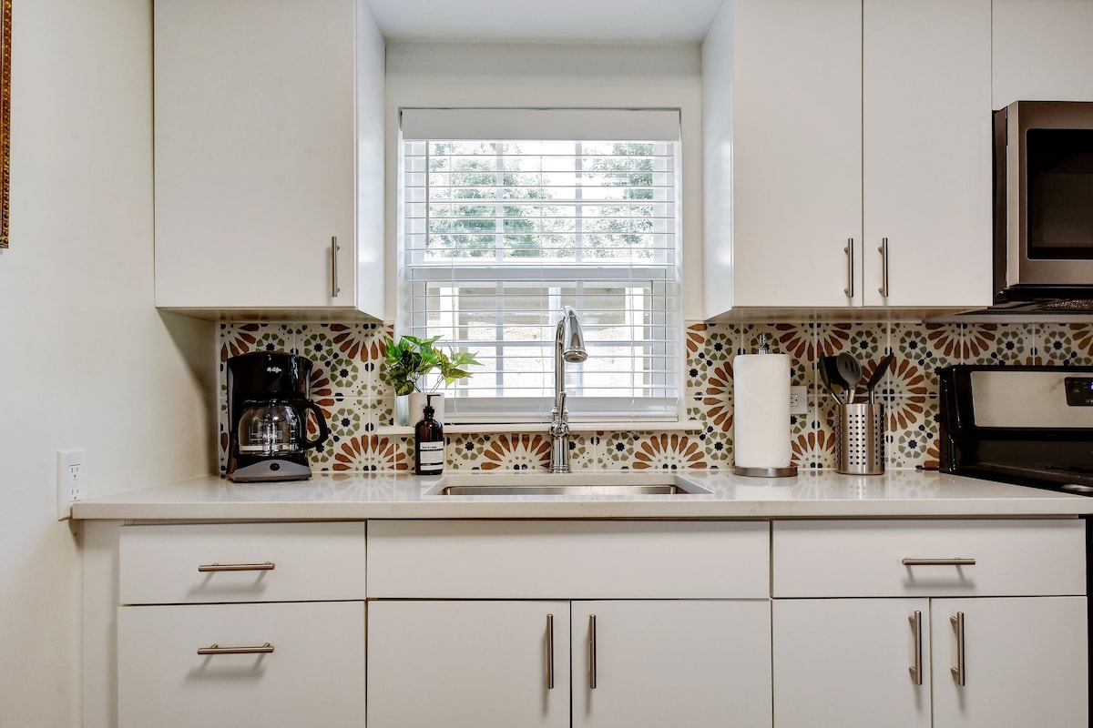 Stay In Style | Cute & Walkable Back House