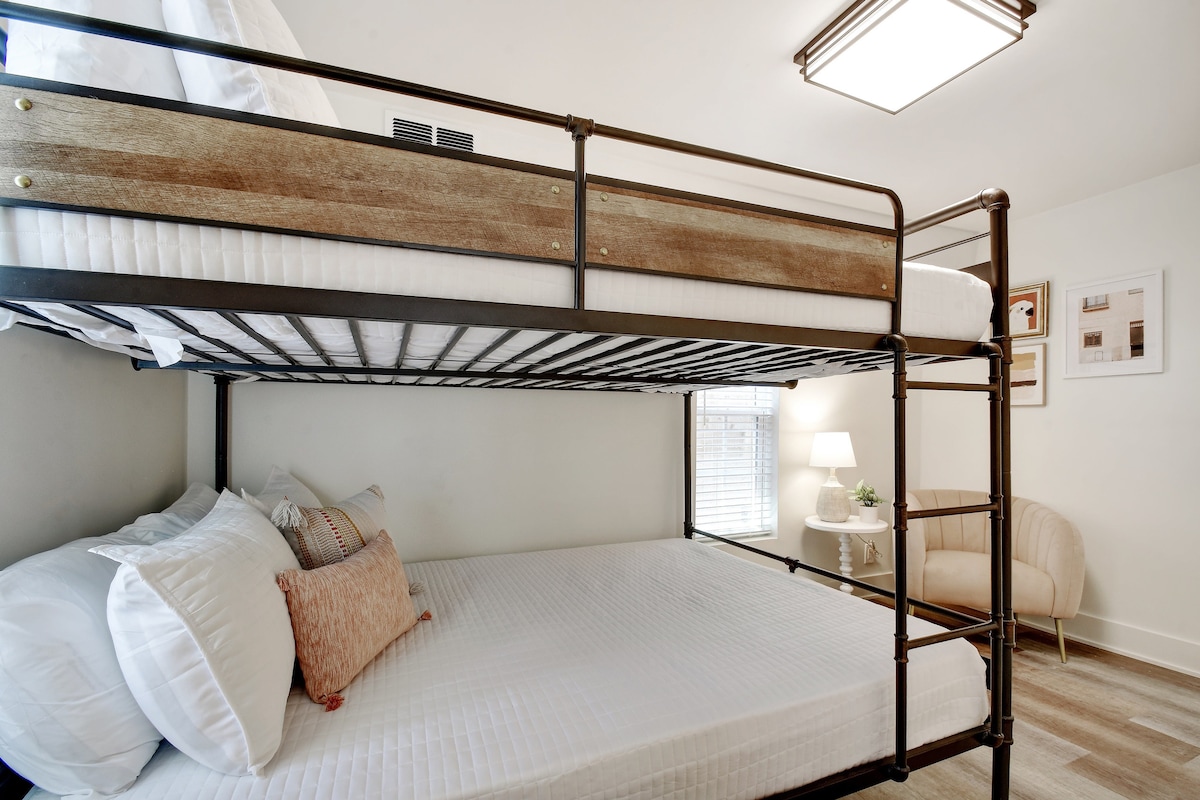 Stay In Style | Cute & Walkable Back House