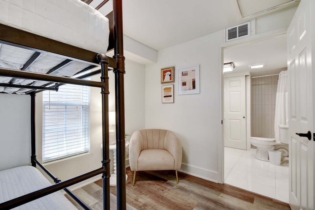 Stay In Style | Cute & Walkable Back House