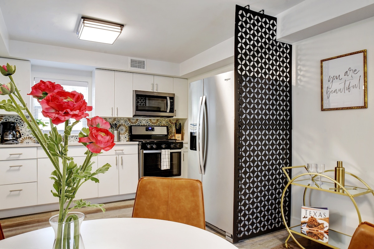 Stay In Style | Cute & Walkable Back House