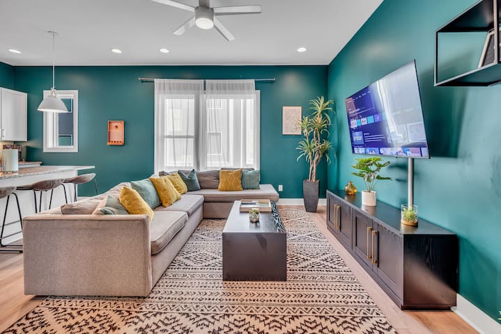 Huge Roof Deck with Games! 10 Mins To Broadway gallery image 4