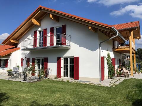 Newly furnished apartment with access to the terrace (oasis of peace on Lake Forggensee)