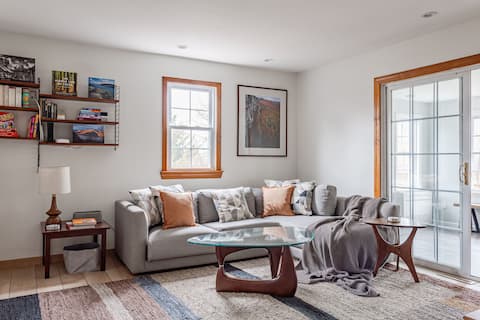 Top performing Airbnb: Catskills Country Cottage in Kerhonkson