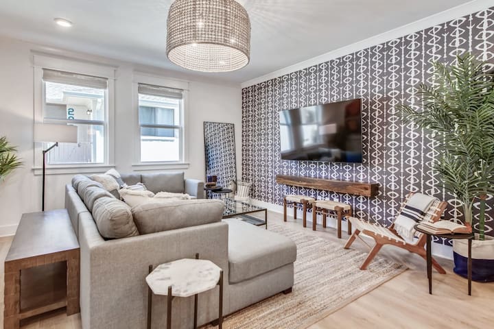 Beautiful Luxury Renovation|5 minutes to Downtown