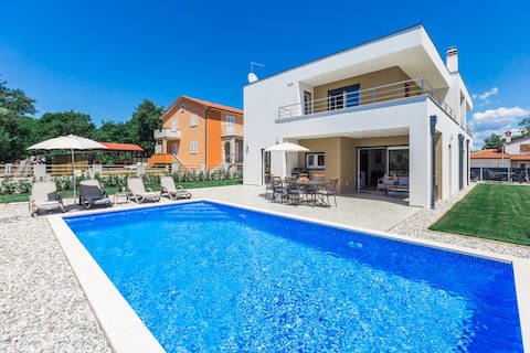 Apartment with pool Čančar