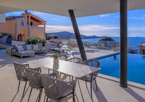 Villa Seven Seas –Infinity Pool, Jacuzzi, Sea View