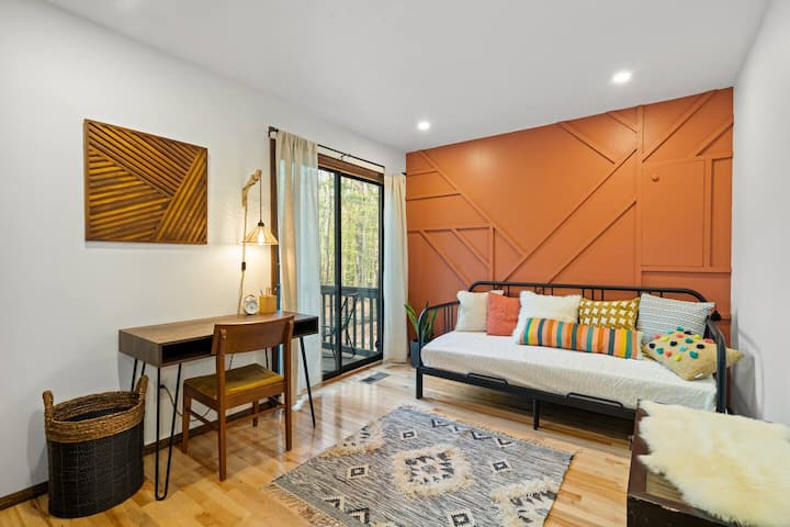 Twin Bedroom w/Custom Woodwork, Convertible Twin-Queen Bed, Work Space, Deck Access, and Laundry