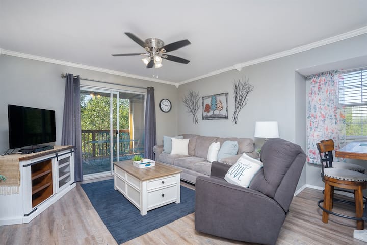 2br Retreat Near Sdc | Huge 24’ Deck | Sleeps 6 - Kimberling City, MO