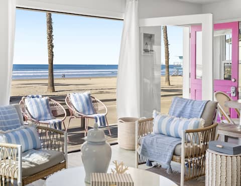 Beachfront House on Sandy Beach, Immaculate