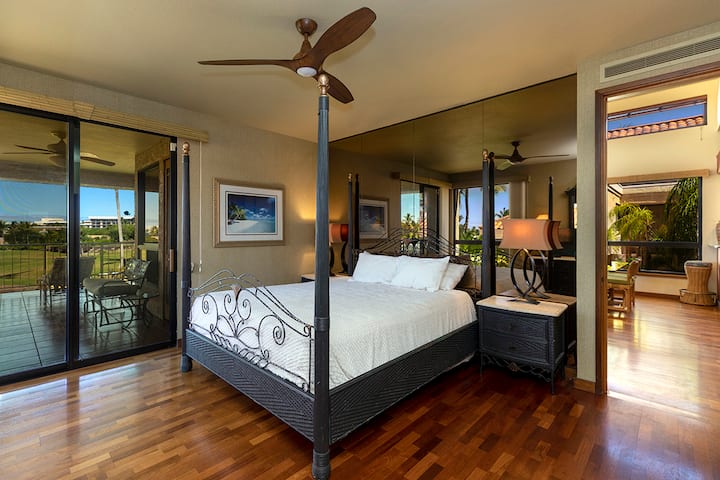 Ლანაისკენ გასრიალებული კარები იღება.