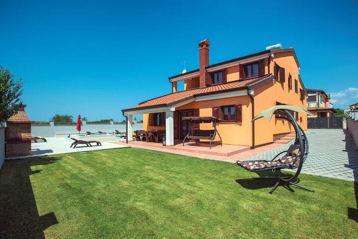 Ana - LUNA ROSSA managed Airbnb listing 3