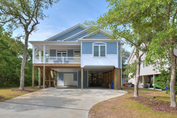 Captain Morgans Cove: Charming 3br Retreat - Oak Island, NC