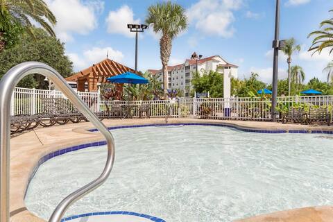Orlando Getaway! 2 Relaxing Units, Golf
