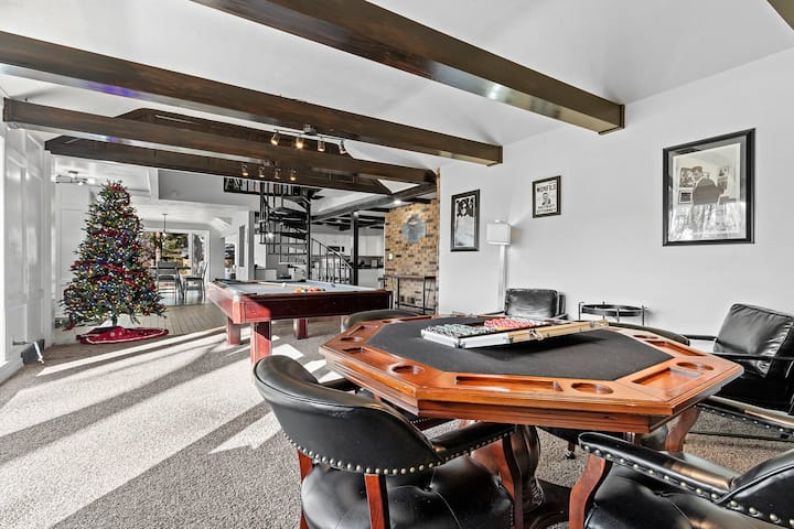 Pine Terrace/Hot Tub/Entertainment Garage/6bdrm - Houses for Rent