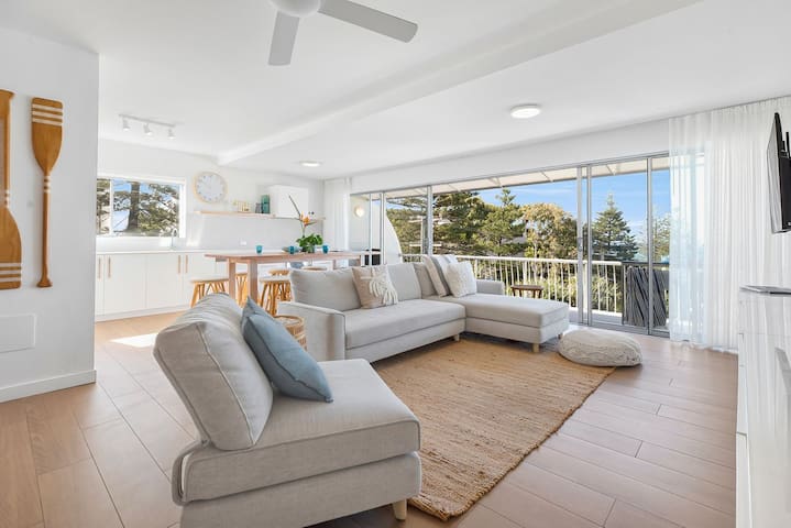 The Coastal Retreat – Location, Ocean Views, Pool