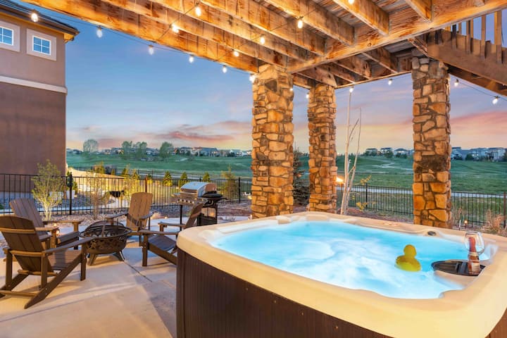 Mini-Golf Hot Tub FirePit on Golf Course Lake View