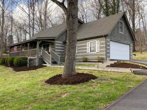 CanoeCabin 4-BR, Close to Speedway,Casino
