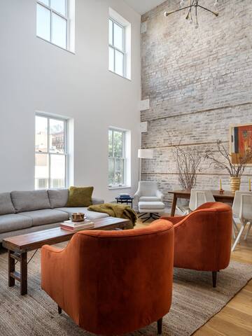 Astor House by RoveTravel | 4BR TH w/ Private Roof gallery image 2