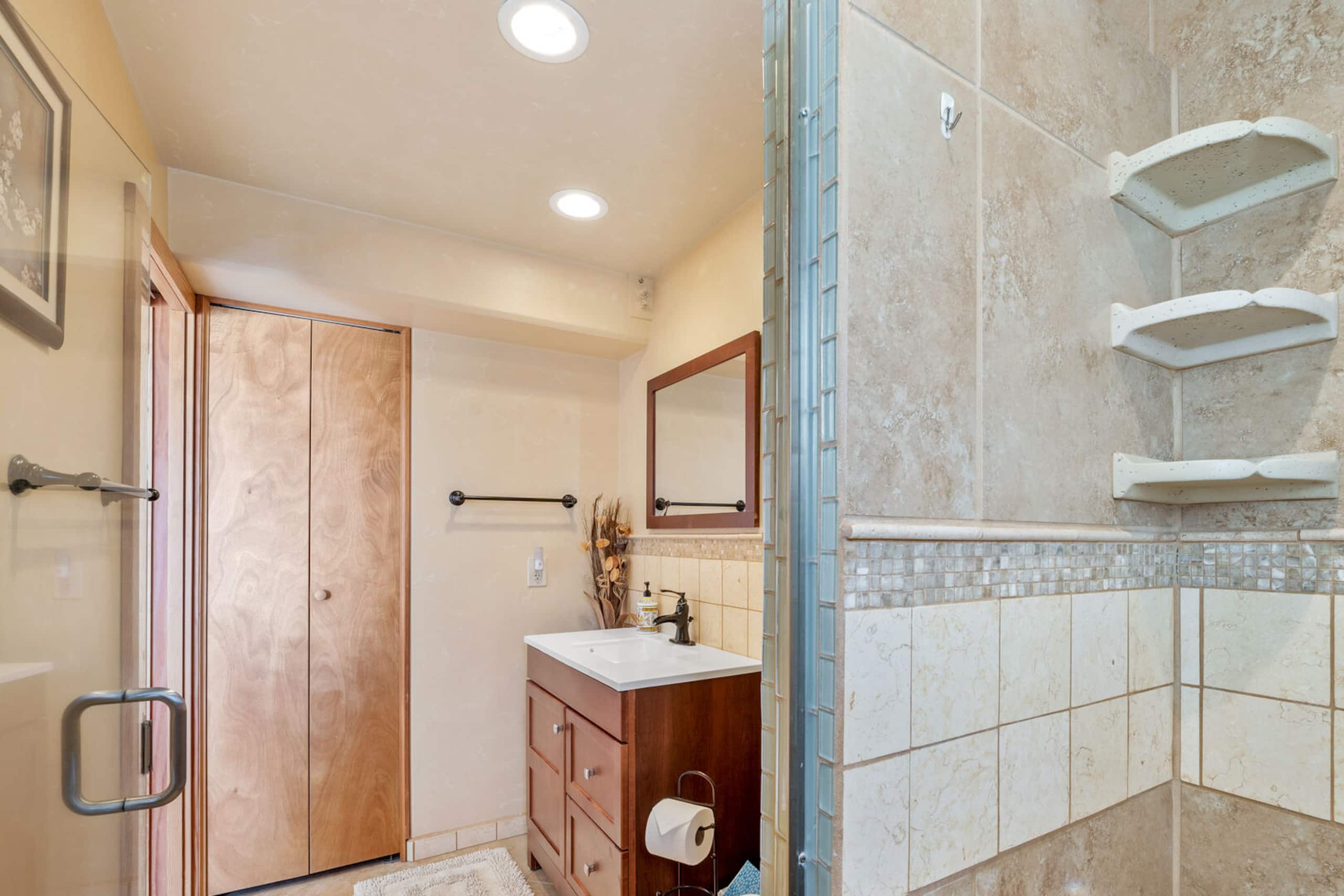 Condo in Kailua-Kona · ★4.74 · 2 bedrooms · 2 beds · 3 baths - Image 15
