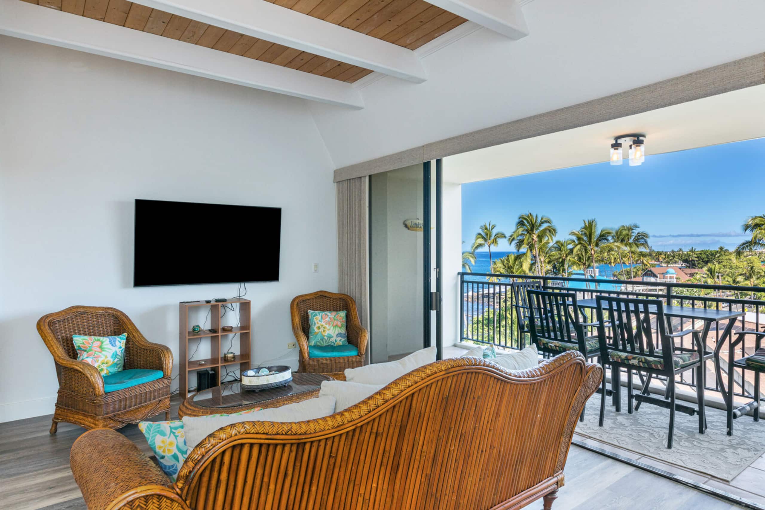 Condo in Kailua-Kona · ★4.74 · 2 bedrooms · 2 beds · 3 baths - Image 27
