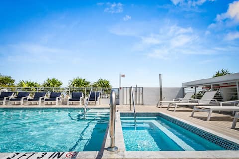 Gorgeous 2 /2.5 Apt Pool / Jacuzzi Family friendly