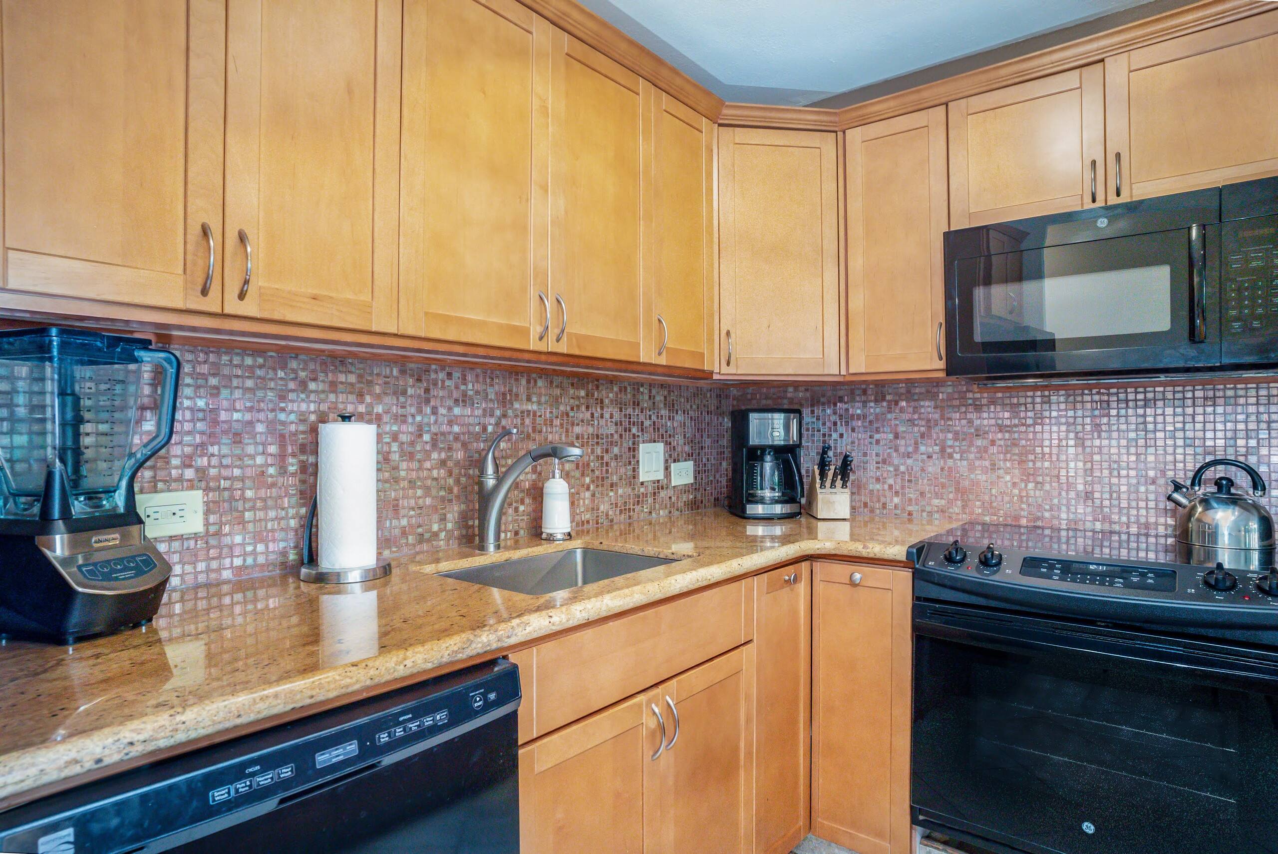 Condo in Kihei · ★4.33 · 2 bedrooms · 3 beds · 2 shared baths - Image 14