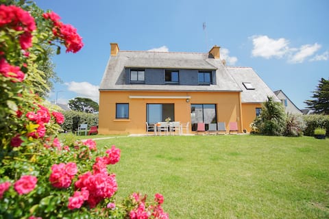 -Gaïa- Family Home with Sea View and Garden Dourveil