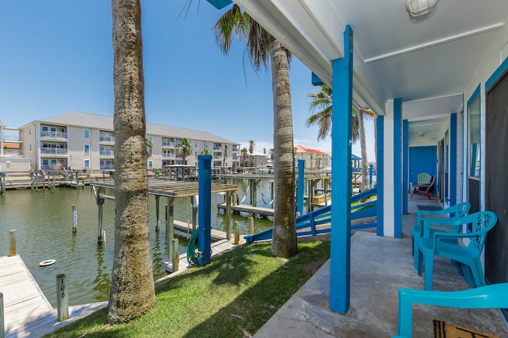 Waterfront Escape | Boat Slip, Pool & Hot Tub - Corpus Christi