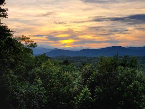 Best Mtn Views! Arcade, Pool Table, Shuffleboard!