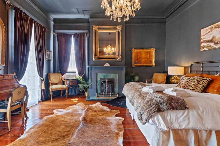 Opulent Historic Mansion w Heated Pool 5br|6.5ba gallery image 3