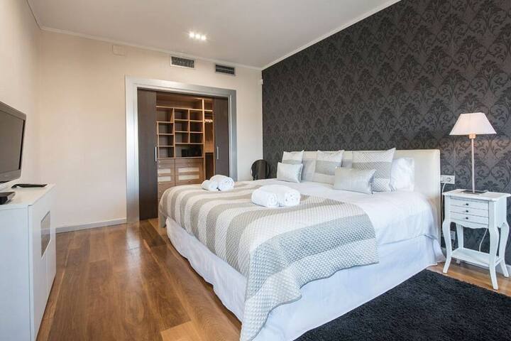 Amazing Plaza Catalunya & Paseo de Gracia gallery image 3