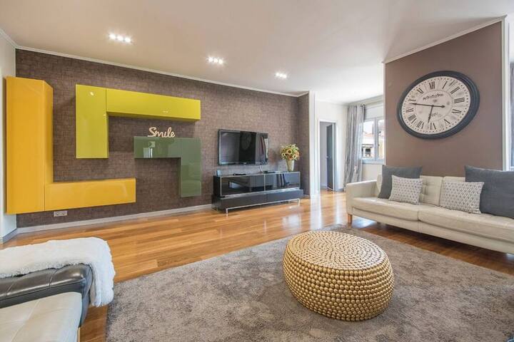 Amazing Plaza Catalunya & Paseo de Gracia gallery image 2