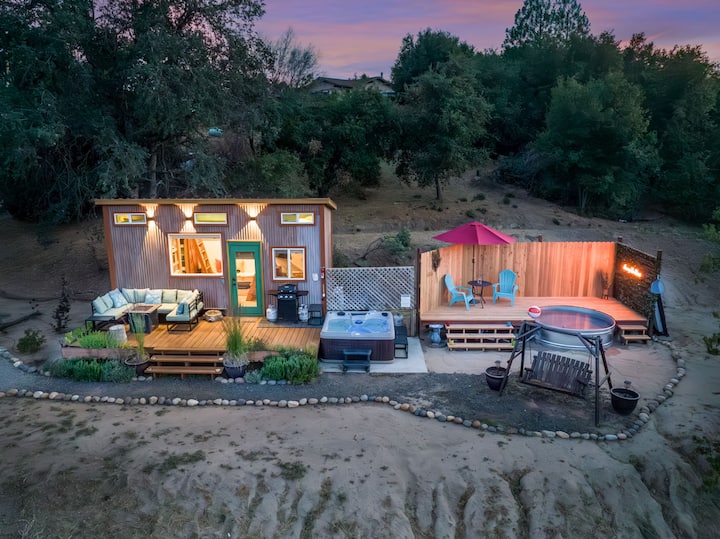 Tiny home with huge views/hot tub/pool! Tiny houses for Rent in Oakhurst, California, United
