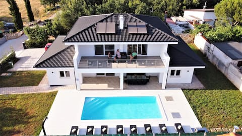 New Villa with Pool
