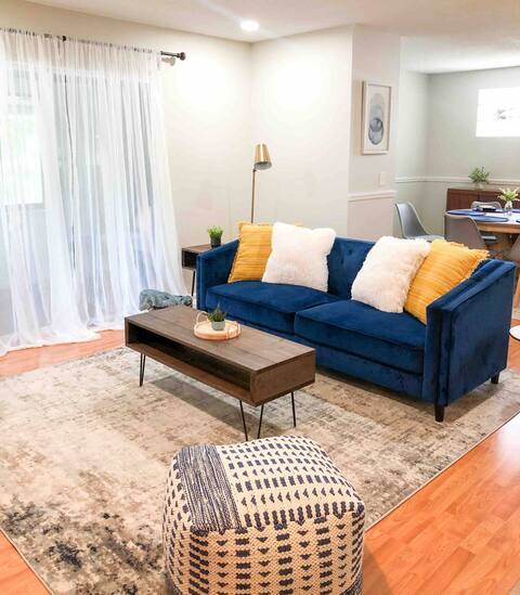 Lovely 3bed/2bath Apartment - Second floor unit!